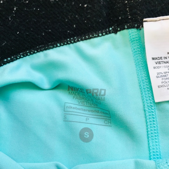 Nike Pro Polka Dot Geometric Capris - Picture 3 of 4